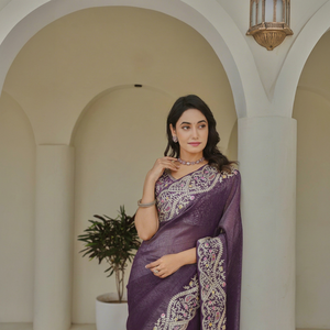 Sari de organza morado oscuro con bordado floral elaborado y blusa para mujer, ropa tradicional india para bodas. - Product Image 4