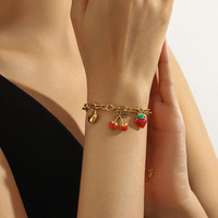 Bracelet à breloques en forme de fruits (cerise, fraise, piment) et pendentif cœur avec fermoir, en acier inoxydable plaqué or