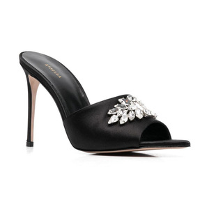 <span class=keywords><strong>Sandali</strong></span> Eleganti da Donna Xinzirain, Stile Mule con Punta Aperta, in <span class=keywords><strong>Raso</strong></span> Nero, Tacco Alto 8,5 cm con Cristalli, Moda Estiva - Product Image 1