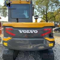 Mini-excavatrice sur chenilles Volvo EC60D 6 tonnes, moteur et pompe en excellent état, sans fuite d'huile, structure compacte pour travaux de jardinage