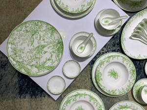 Nouvel ensemble de vaisselle de luxe européen en porcelaine fine, assiettes de présentation vertes avec incrustations dorées, 41 pièces, coffret cadeau - Product Image 4