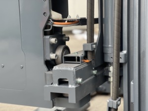 Optionaler japanischer Motors tapler Fabrik preis Dreiwege-Elektro stapler mit vielen Optionen - Product Image 5