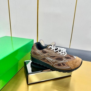 Zapatos Deportivos de Alta Gama con Logotipo Marrón y Cordones, Zapatos para Hombre Diseñados por un Diseñador Experto, Zapatos de Malla Transpirable - Product Image 1