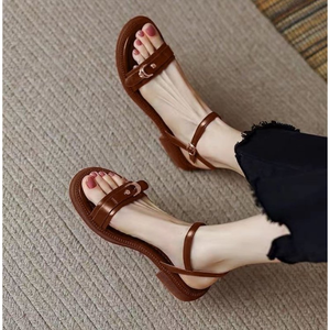 Summer New French Retro Brown Sandals for Women avec des talons bas et Rome Wear Flat Sandals - Product Image 1