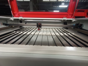 60W/80W/100W/150W <span class=keywords><strong>2025</strong></span> nóng bán 900mm * 600mm CO2 cắt laser và máy khắc <span class=keywords><strong>CNC</strong></span> cho vật liệu phi kim loại - Product Image 5