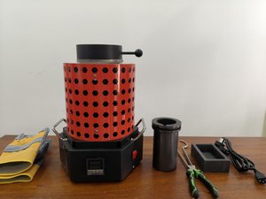 Fourneau de fusion, adapté à la fusion de l'or, de l'aluminium et du cuivre. Livré avec 1 à 3 kilogrammes de creusets en graphite. - Product Image 5