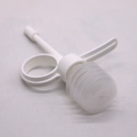 Échantillon gratuit de produits de nettoyage jetables en plastique de 18 ml pour flacon en plastique médical