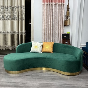 Sofá curvo <span class=keywords><strong>de</strong></span> alta calidad para 3 personas, base <span class=keywords><strong>de</strong></span> acero inoxidable dorado, tela <span class=keywords><strong>de</strong></span> terciopelo - Product Image 1