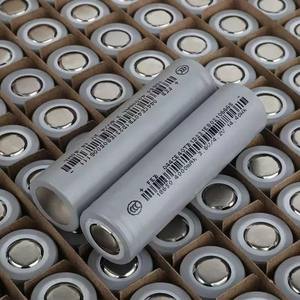 بطاريات ليثيوم أيون أصلية أسطوانية الشكل طراز <span class=keywords><strong>18650</strong></span> بسعة 4000 مللي أمبير في الساعة وجهد 3.7 فولت وتفريغ 3C، تدوم من 500 إلى 1000 دورة شحن - Product Image 2