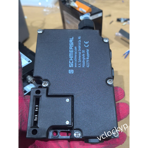 Un interrupteur de sécurité SCHMERSAL AZM161SK-12/12wbrRKA-024 neuf - Product Image 1
