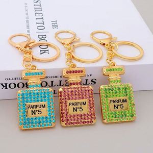 Porte-clés de luxe coloré en forme de flacon de parfum, entièrement orné de diamants, brillant, pour voiture - Product Image 5