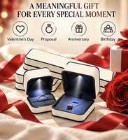 Boîte à bijoux de luxe en cuir PU et velours avec lumière LED, étui de rangement pour bijoux avec logo personnalisé pour une présentation élégante de cadeaux lors d'événements