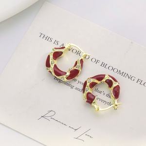 ต่างหูห่วงทรงกลมสไตล์ฝรั่งเศสสุดหรูหราแบบเรโทร ประดับด้วยเพชรซิร์คอน ชุบทอง ทำจากโลหะผสม ของขวัญเครื่องประดับสำหรับผู้หญิงสุดอินเทรนด์ - Product Image 3