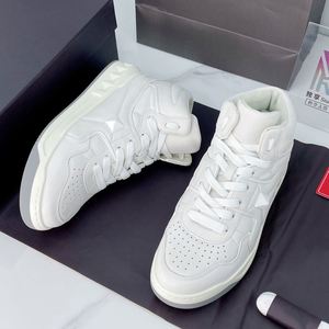 รองเท้าผ้าใบแบบมีหมุดรุ่นใหม่สำหรับผู้ชาย พื้นหนาเพิ่มความสูง 5 ซม. เหมาะสำหรับเล่นกีฬาและสวมใส่ลำลอง - Product Image 5