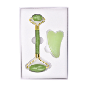 En stock! <span class=keywords><strong>Amazon</strong></span> vente chaude âge visage masseur naturel vert xiuyan <span class=keywords><strong>jade</strong></span> pierre visage gua sha kit <span class=keywords><strong>de</strong></span> <span class=keywords><strong>rouleau</strong></span> - Product Image 4