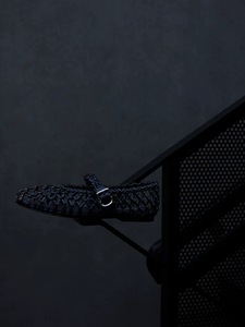 Sandali personalizzati con scarpe intrecciate con logo | Scarpe Mary Jane lavorate a maglia a mano con estetica architettonica del futurismo retrò - Product Image 3