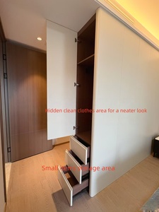 Armadio Angolare Contemporaneo in Legno con Divisori Sospesi - Mobile Salvaspazio Antiumidità per Camera da Letto, Appartamento, Hotel - Product Image 4
