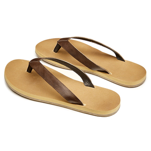 Nouvelles tongs tendance 2025 pour hommes, sandales d'été en cuir véritable antidérapantes, pantoufles décontractées pour l'extérieur, logo personnalisé - Product Image 3