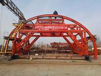 Chariot de pose de panneaux hydrauliques étanches avec système d'entraînement par chaîne pour les travaux d'étanchéité des tunnels routiers