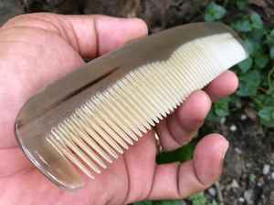 Peigne à cheveux en corne de buffle fait à la main, à dents larges et lisses, en corne naturelle polie, réduit les dommages aux cheveux et améliore la brillance des cheveux - Product Image 2