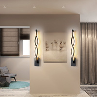 Lampe murale d'intérieur moderne et créative de style nordique avec télécommande, en aluminium, LED à intensité variable, lumière blanc chaud