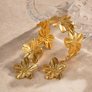 <span class=keywords><strong>G2415</strong></span> Venta al por mayor de acero inoxidable 18K chapado en oro PVD Brazaletes de flores grandes Pendientes Anillos Conjuntos de joyería de moda - Product Image 5