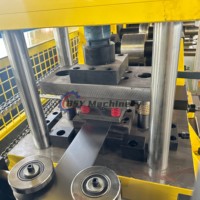 Ligne de production de systèmes de cloisons et de plafonds en plaques de plâtre à commande PLC automatique haute vitesse, machine de profilage à froid pour profilés légers en U