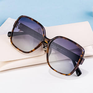 Gafas de Sol Polarizadas con Marco Cuadrado Dl-D7519 para Mujer, Lentes Negras TAC, Protección UV400, Estilo para Conducir al Aire Libre - Product Image 3