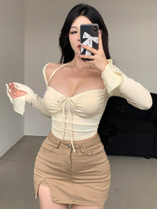 T-<span class=keywords><strong>shirt</strong></span> court à manches longues et col licou échancré style Pure Desire pour <span class=keywords><strong>femme</strong></span>, collection été 2025 – Tendance et décontracté - Product Image 2
