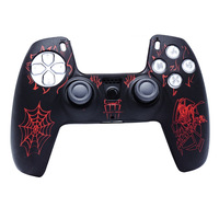 Coque en silicone souple compatible avec la manette PS5, motif toile d'araignée gravé au laser, confort ergonomique, protection de la manette de jeu