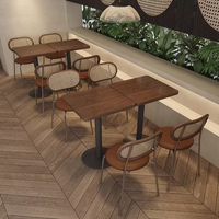 Table et chaises de bar durables en bois massif et métal, style café-bistro moderne, pour usage commercial, extérieur, hôtel, garantie 3 ans