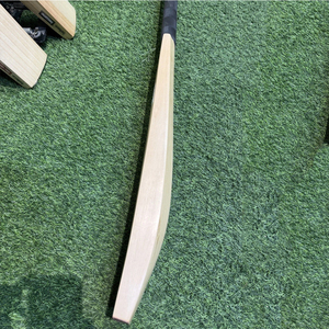 Bate de Críquet Profesional Hecho a Mano con Madera de Sauce Inglesa Seleccionada y Acabado Premium - Product Image 2
