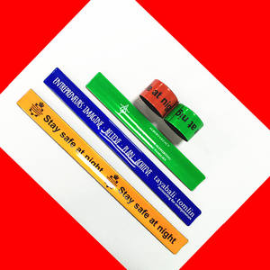 สร้อยข้อมือตบ PVC สะท้อนแสงโลโก้พิมพ์ราคาถูก - Product Image 3