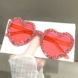 2025 nuovo prezzo di fabbrica alla moda occhiali da sole a forma di cuore in rosso Beige arancione colori caramella cornice PC per matrimoni di festa - Product Image 2