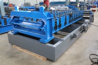 Machine de profilage sur mesure pour la fabrication de tôles et de panneaux métalliques profilés avec commande PLC