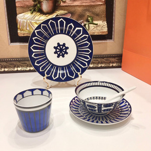 Ensemble de vaisselle moderne bleu en céramique, 10 pièces avec boîte cadeau, bols et assiettes - Product Image 5