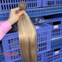 Offre Spéciale Prix Usine Cheveux Naturels Bouclés Ondulés Extensions de Cheveux Blond Platine 613 Cheveux Indiens Bouclés Couleur 4/27 Pixie Bouclés 99j