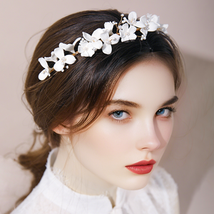 Fascia <span class=keywords><strong>per</strong></span> Capelli Artigianale in Argilla Polimerica con Fiori, Perle e Perline Dorate, Minimalista, <span class=keywords><strong>per</strong></span> Sposa, <span class=keywords><strong>Matrimonio</strong></span> <span class=keywords><strong>Civile</strong></span> ed Elopement - Product Image 6