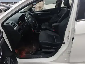 Voiture d'occasion <span class=keywords><strong>Suzuki</strong></span> Alivio automatique, sièges en cuir, traction avant, conduite à gauche, berline, années 2015, 2016, 2017 - Product Image 2