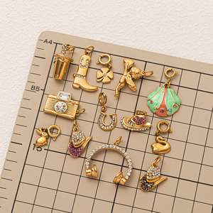 Délices d'une journée de loisirs |   Pendentifs breloques quotidiennes en acier inoxydable plaqué or PVD 18 carats et émail pour bracelets et colliers DIY - Product Image 6