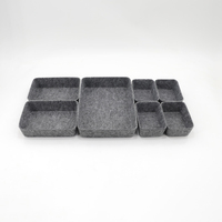 Ensemble de paniers de rangement en feutre empilables et pliables pour gagner de la place, idéal pour organiser les câbles et les clés sur le bureau