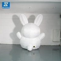 Lapin gonflable personnalisé de dessin animé avec la lune Sculpture de personnage de lapin de dessin animé gonflable pour la décoration d'art de vacances
