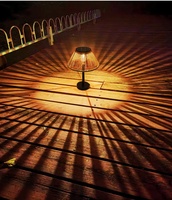 Nouvelle lampe de table LED solaire pour extérieur, éclairage de cour et de maison, veilleuse rechargeable, ambiance patio et balcon, en rotin tressé