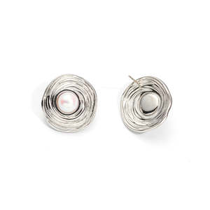 Pendientes de Perlas de Acero Inoxidable 316L con Baño de Oro PVD, Resistentes y Sostenibles - Product Image 1
