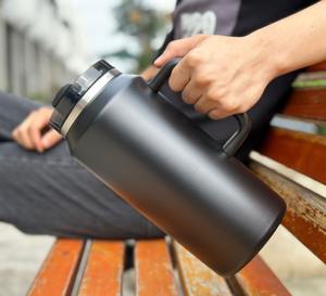 Termo con Mango <span class=keywords><strong>de</strong></span> Gran Capacidad para Acampar al Aire Libre, Botella <span class=keywords><strong>de</strong></span> Agua para Deportes, Taza <span class=keywords><strong>de</strong></span> Viaje con Pajita, 64oz, Novedad - Product Image 3