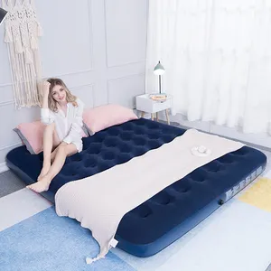 De PVC flocado inflable de viaje plegable cama de aire colchón cama con construido en la bomba de mano