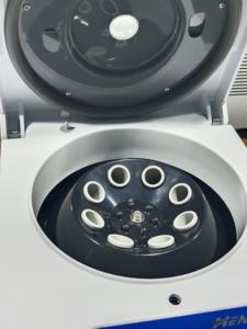 Fábrica Preço Barato 2-4B Laboratório Centrífuga com Brushless Motor DC Baixa Velocidade 4000rpm - Product Image 4