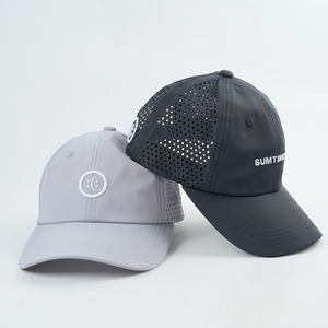 قبعة جولف 6 ألواح مخصصة من البوليستر للصالات الرياضية ، قبعة سناباك مثقبة بقطع الليزر ، قبعة مقاومة للماء مع شعار مطرز - Product Image 1