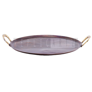 Plateau de service ovale en cuivre artisanal de style Art Déco avec poignées |   Présentoir de table décoratif multifonctionnel et léger - Product Image 1
