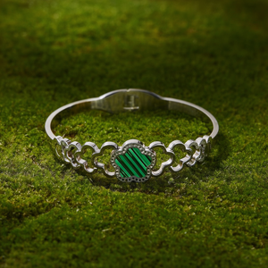 กำไลข้อมือสแตนเลสสตีล 316L ชุบทอง PVD ดีไซน์ฝังสีเขียว ทนทาน ทันสมัย - Product Image 3